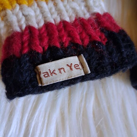 Yak n Yeti 100% Wool Fingerless Gloves Striped Fair Isle Hand Knitted Fair Trade - Picture 3 of 4